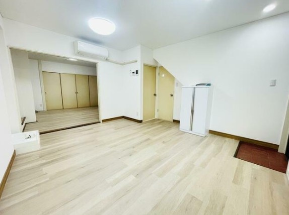 ラディアンテ中野の居間・リビング