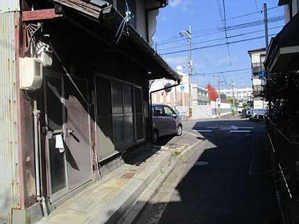 広島市西区草津本町　土地(A)の前面道路含む現地写真