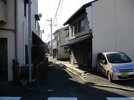 広島市西区草津本町　土地(A)の前面道路含む現地写真
