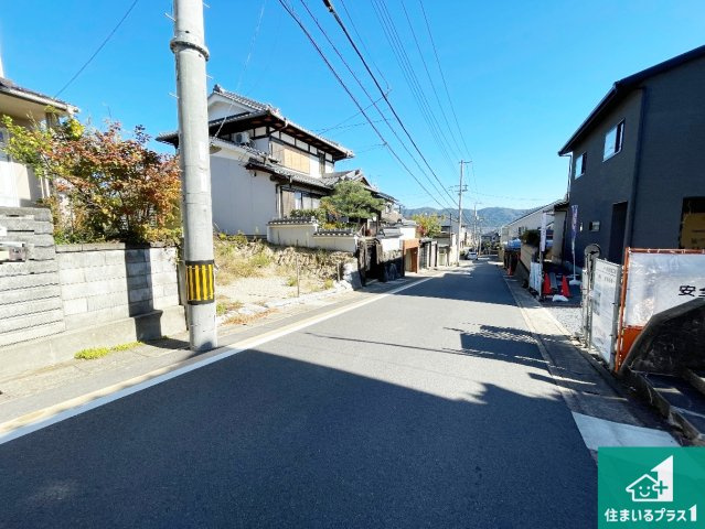 京都市伏見区桃山紅雪町　第1期　新築一戸建ての前面道路含む現地写真|周辺は落ち着いた街並みの住宅地！子育てがしやすい住環境です！まだ未完成ですが、現地でしかわからない事もございます。是非一度ご覧ください。