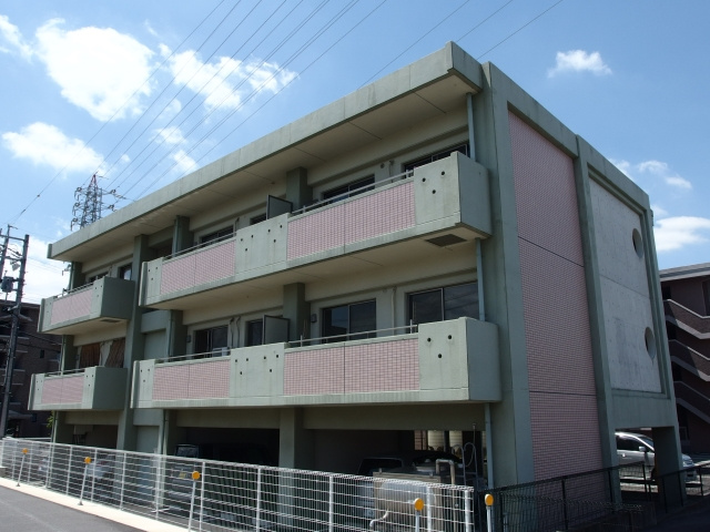 RIVERSIDE INN 柱の外観