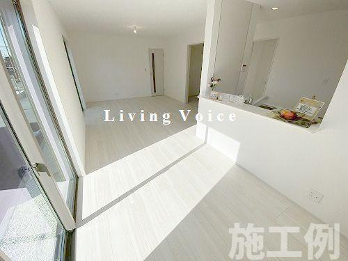 【居間・リビング】 | 【仲介手数料０円】厚木市緑ヶ丘5丁目　新築一戸建て | 厚木市緑ヶ丘5丁目　新築一戸建て