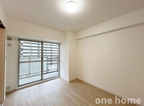 ファミールハイツ北大阪1号棟の洋室|◆約6.2帖洋室 別角度です！明るい色調で内装された明るい空間です！