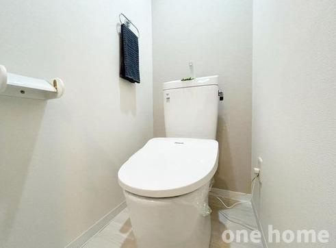 ファミールハイツ北大阪1号棟のトイレ|◆温水洗浄便座付きトイレです！
◆【即日内覧会開催中】土日はもちろん！平日の仕事終わりの内覧も可能です！