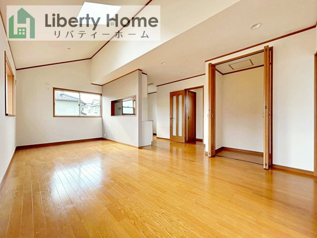 守谷市松ケ丘３丁目　中古戸建の居間・リビング