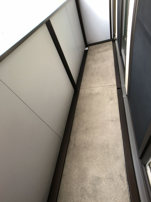 葛城市北花内のアパートのバルコニー