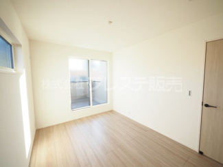 【洋室】 | 現地写真（２階洋室）