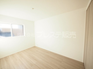 【洋室】 | 現地写真（２階洋室）