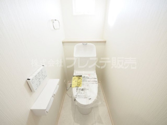 【トイレ】 | 現地写真（２階トイレ）温水洗浄便座を標準装備！