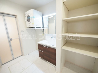 【洗面所】 | 現地写真（洗面）シャワー付き洗面化粧台