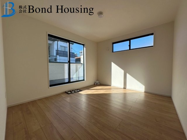 「南間口」「お車並列2台駐車可」星陵台 限定1棟の玄関