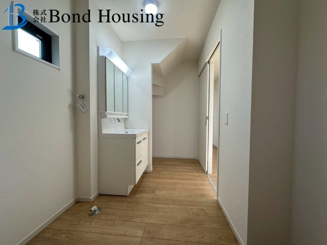 「南間口」「お車並列2台駐車可」星陵台 限定1棟のトイレ