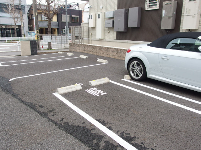 カサ・ルーチェⅡの駐車場