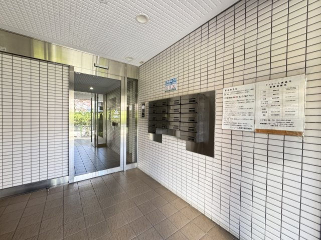 アドリーム高島平のエントランス