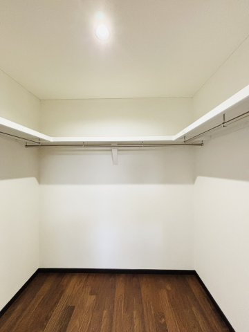 岸和田市別所町3丁目　中古戸建の収納|2階洋室にはWICを採用し収納スペースを確保◎