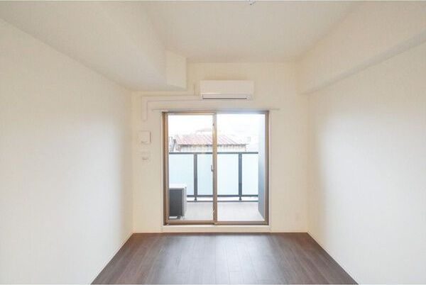 アドバンス大阪ビヤンの洋室