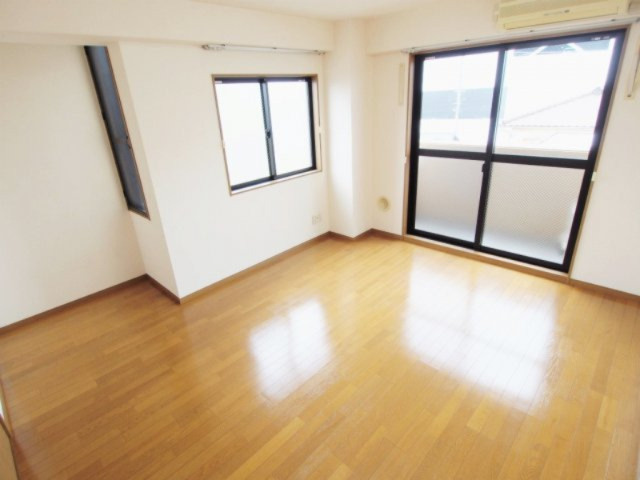 ＫＴビルの居間・リビング