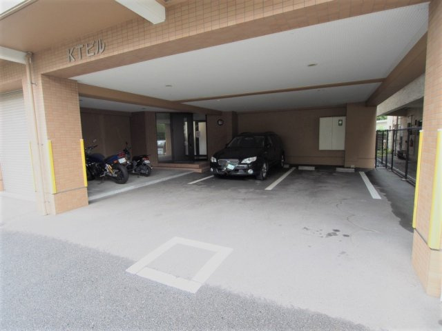 ＫＴビルの駐車場