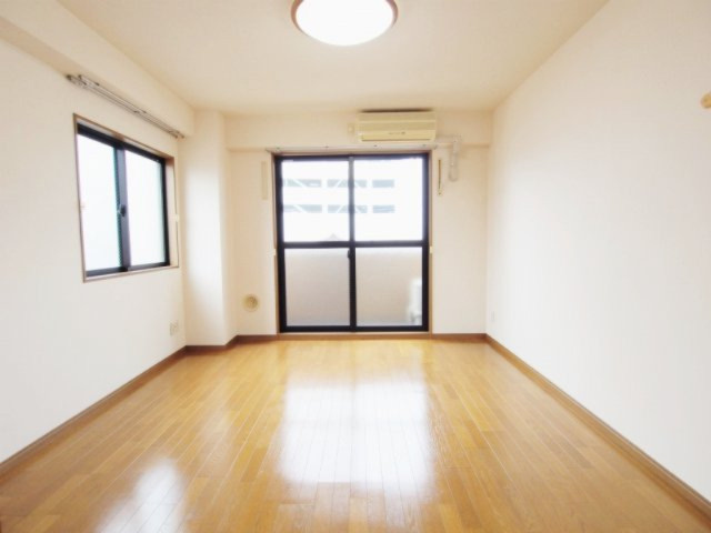 ＫＴビルの居間・リビング