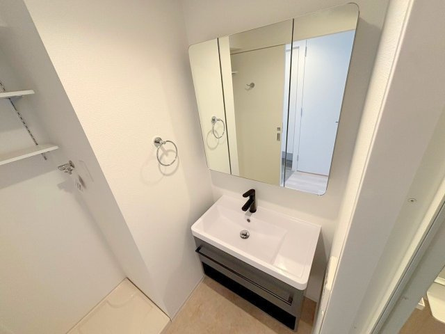 セレニテ東三国ミラクの独立洗面台