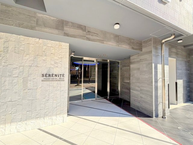 セレニテ東三国ミラクのエントランス