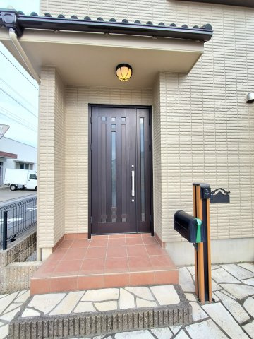 三郷市　戸ケ崎5丁目　中古戸建の玄関|玄関です