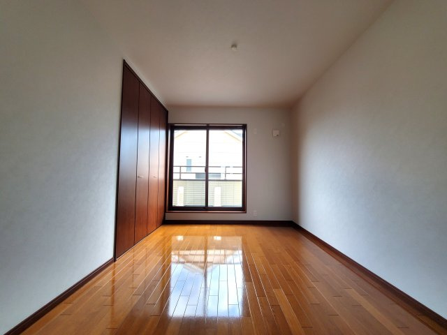 三郷市　戸ケ崎5丁目　中古戸建の洋室|スタンダードな洋室です