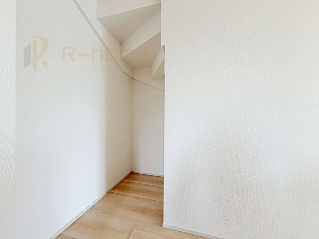 ひたちなか市平磯町　新築戸建て　A号棟の収納|キッチンにはパントリーを設置！キッチン回りの整理整頓の悩みも解決♪