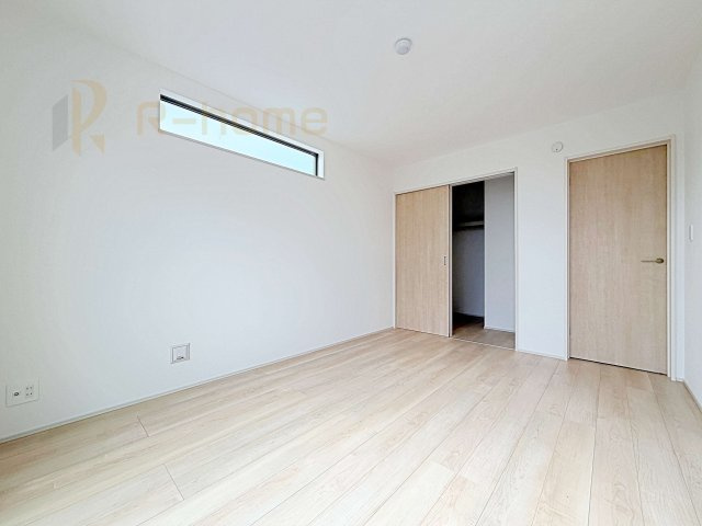 ひたちなか市平磯町　新築戸建て　A号棟の洋室|収納便利なウォークインクローゼット付きの洋室♪
明るく風通しの良いお部屋です♪