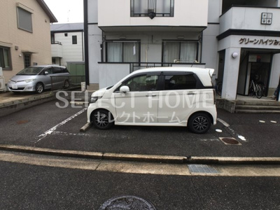 【駐車場】 | グリーンハイツみなみ | 駐車場に車を止められます