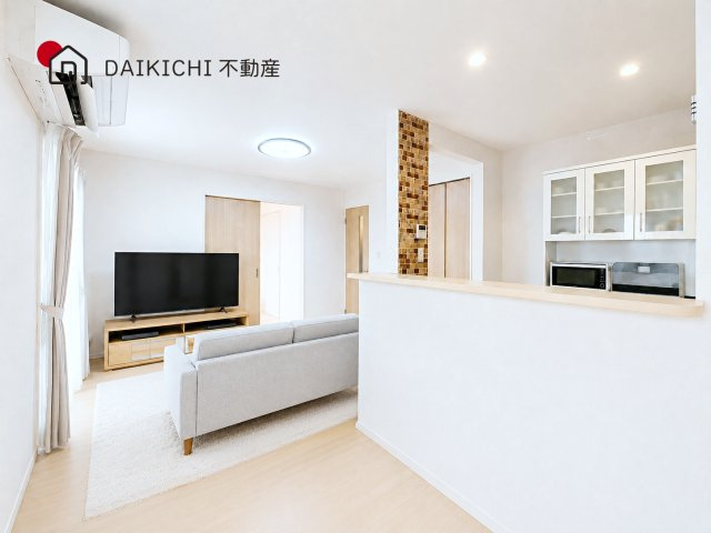 【居間・リビング】 | 羽生市東6丁目　中古戸建 | ※CGで加工しています。※家具付き販売ではございません。								