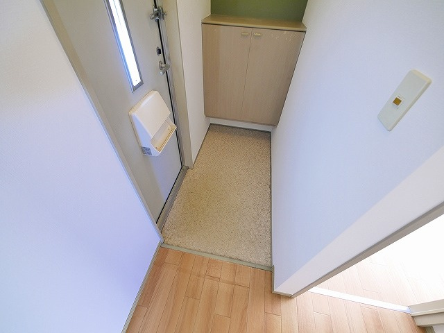 ラーク兼吉Aの玄関|明るい玄関です