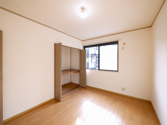 ラーク兼吉Aの洋室|ゆったりした洋室です