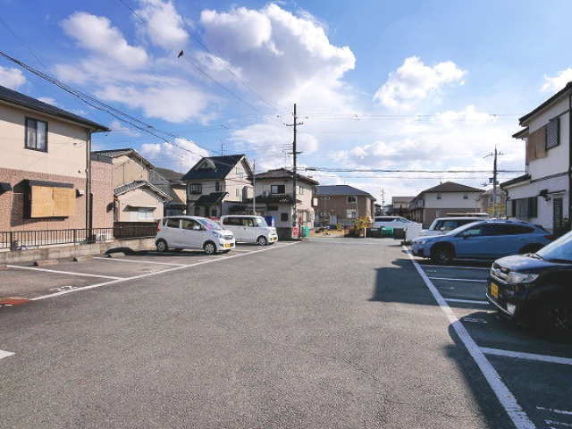 ラーク兼吉Aの駐車場|駐車場があります