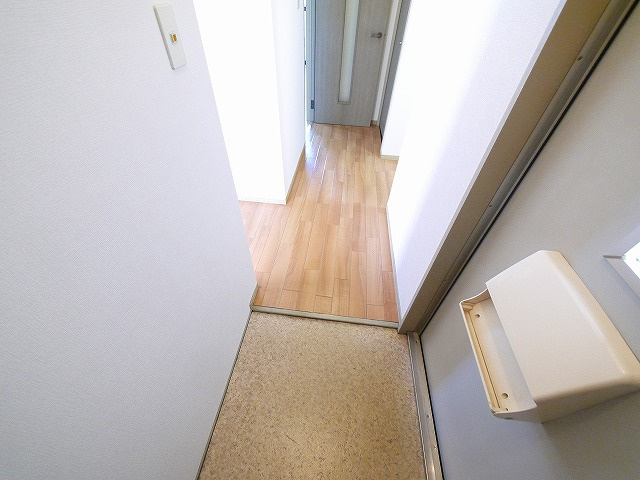 ラーク兼吉Aの玄関|明るい玄関です