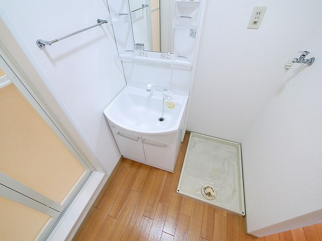 ラーク兼吉Aの洗面所|脱衣スペースもあります