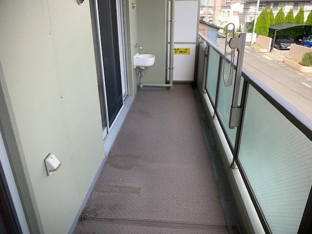 ヴィレンテ三島・柿田川　駿東郡清水町伏見のバルコニー|南向きのバルコニーがあるので陽当たりが良好です。風通しも心地良いです。