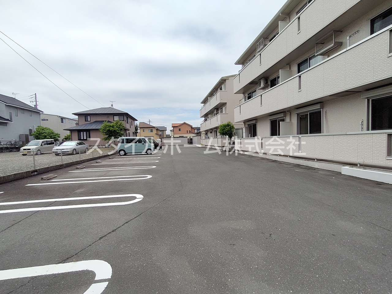 レジデンス芦原Ｂ棟の駐車場