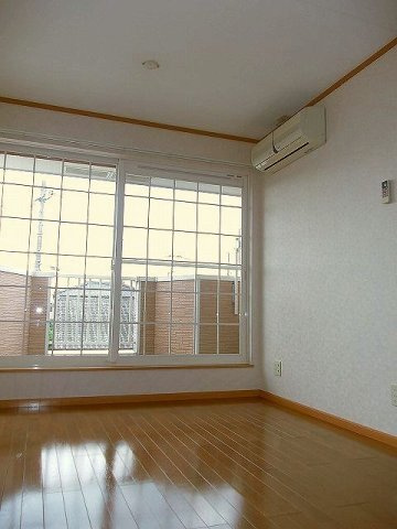 熊本市北区鶴羽田町のアパートの居間・リビング|ゆったりとした居間です