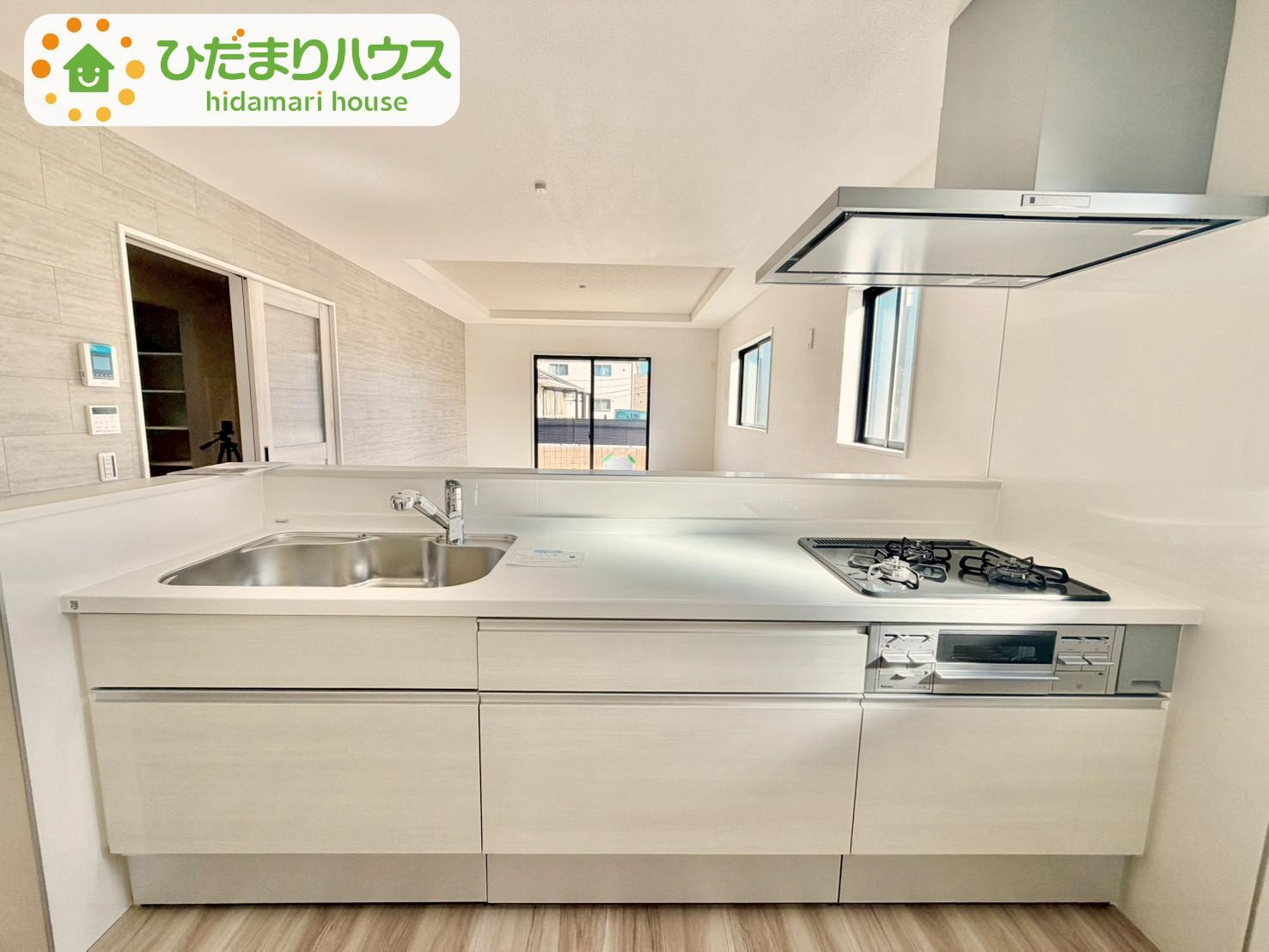 野田市山崎22期　新築戸建　7号棟のキッチン|手元は隠しながら、リビングとも会話できるオープンキッチン！！						
