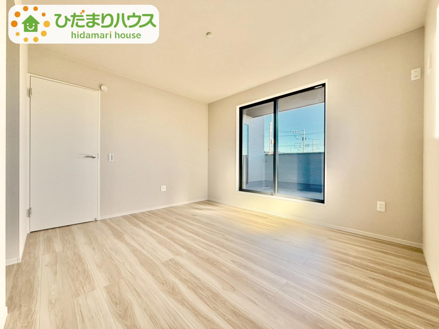 野田市山崎22期　新築戸建　7号棟の寝室|バルコニーに面していて、たっぷり光りの入る明るい主寝室です！							
