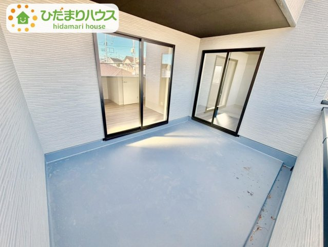 野田市山崎22期　新築戸建　7号棟のバルコニー|屋根付きの広々インナーバルコニーは、共働きのご家庭の強い味方！急な雨でもお洗濯物の心配がいりませんね(^^)/							
