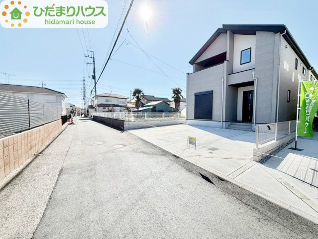 野田市山崎22期　新築戸建　7号棟の前面道路含む現地写真|前面道路も幅が広いため車庫入れも安心です(^^)/							
