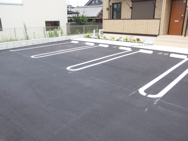 グランドールＢ棟の駐車場