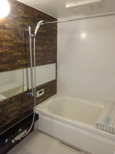 ラサーナ桂の浴室