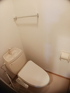 【トイレ】 | コーポコマツ | 落ち着いた色調のトイレです