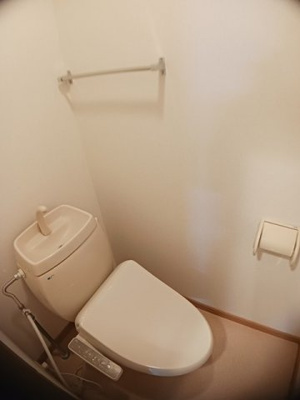 【トイレ】 | コーポコマツ | 落ち着いた色調のトイレです