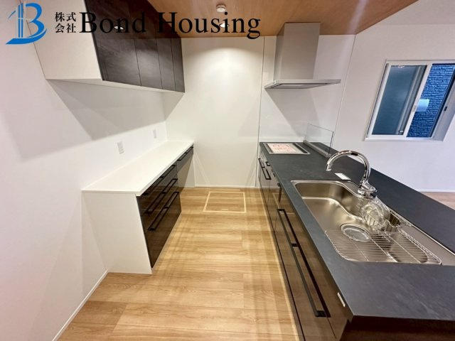 「マリンホーム施工」「乾太くん完備」福吉台 全2棟1号棟のキッチン