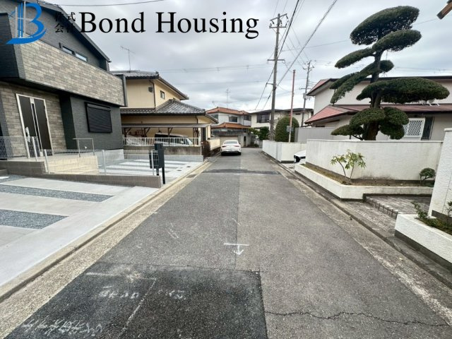 「マリンホーム施工」「乾太くん完備」福吉台 全2棟1号棟の前面道路含む現地写真