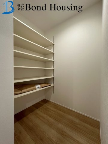 「マリンホーム施工」「乾太くん完備」福吉台 全2棟1号棟の居間・リビング